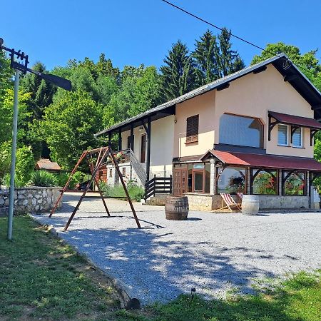 Pocitniska Hisa Parkfield Dragovan Metlika Buitenkant foto