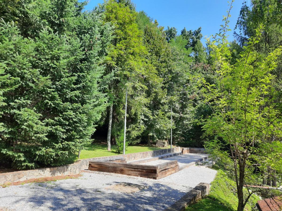 Pocitniska Hisa Parkfield Dragovan Metlika Buitenkant foto