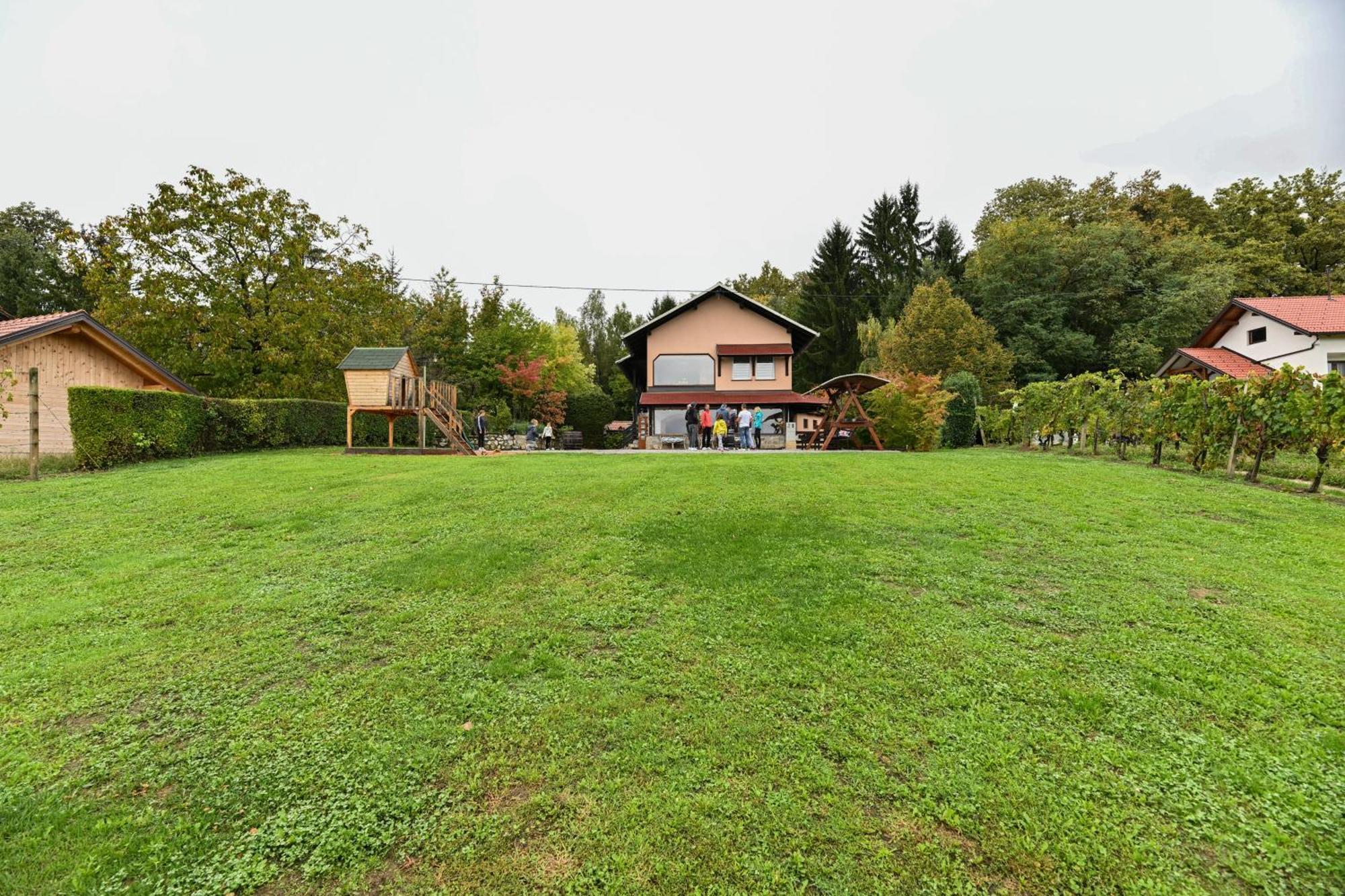 Pocitniska Hisa Parkfield Dragovan Metlika Buitenkant foto